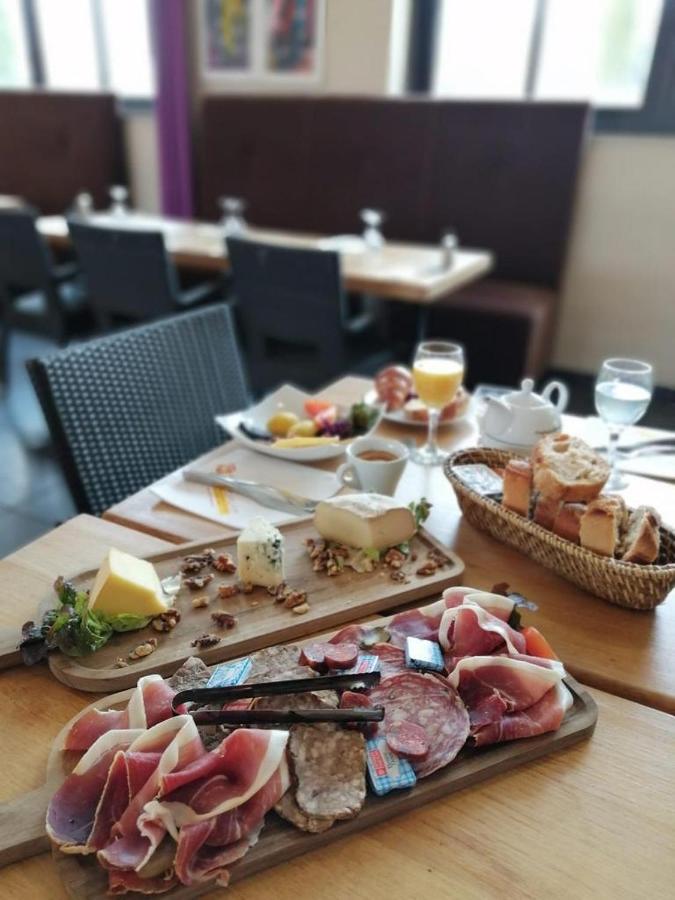 Hotel Cap Vert En Aveyron サンタフリク エクステリア 写真